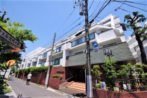 秀和元代々木レジデンス　どう見ても秀和っぽくないけどれっきとした秀和。